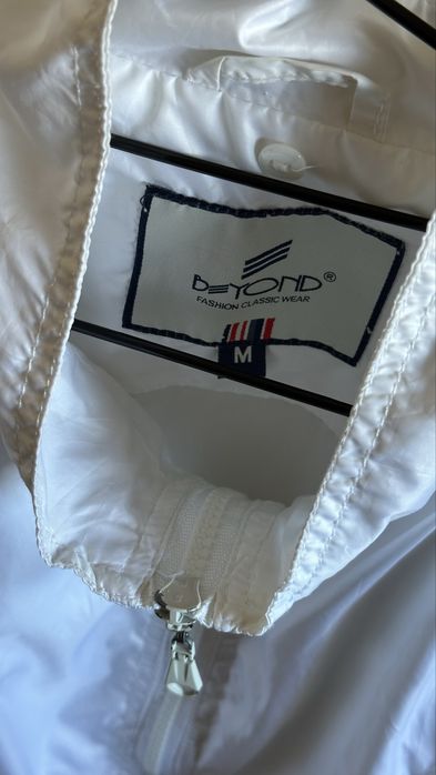 Спортно дамско яке ветровка