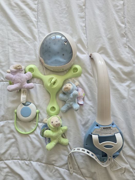 Fisher Price Музикална въртележка за кошара МЕЧЕТА-ПЕПЕРУДИ