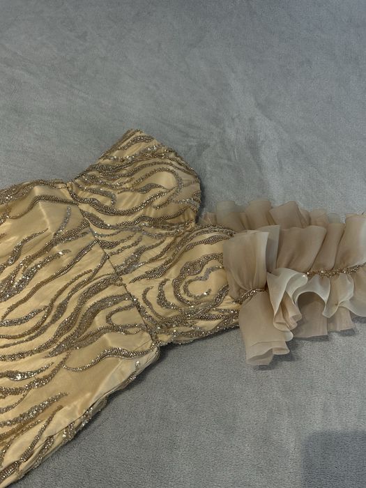 Rochie Aurie.