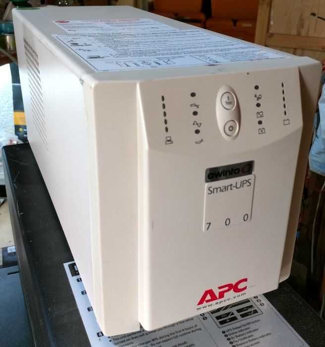 UPS APC SmartSUA (5kVA,3kVA,2.2kVA,1.5kVA,1kVA,750VA,700VA) SINUS, AVR