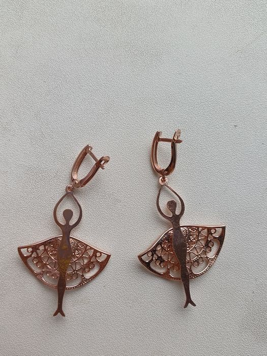 Серьги в виде танцующей балерины