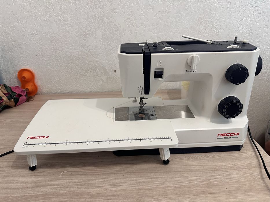Швейная машина Necci