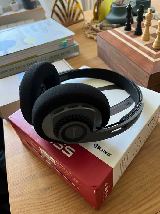 Безжични bluetooth on-ear слушалки KOSS KPH 30 + наушници Geekria + JVC HA-S40BT