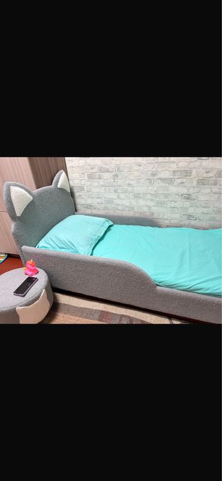 Продается детская кровать с пуфиком.