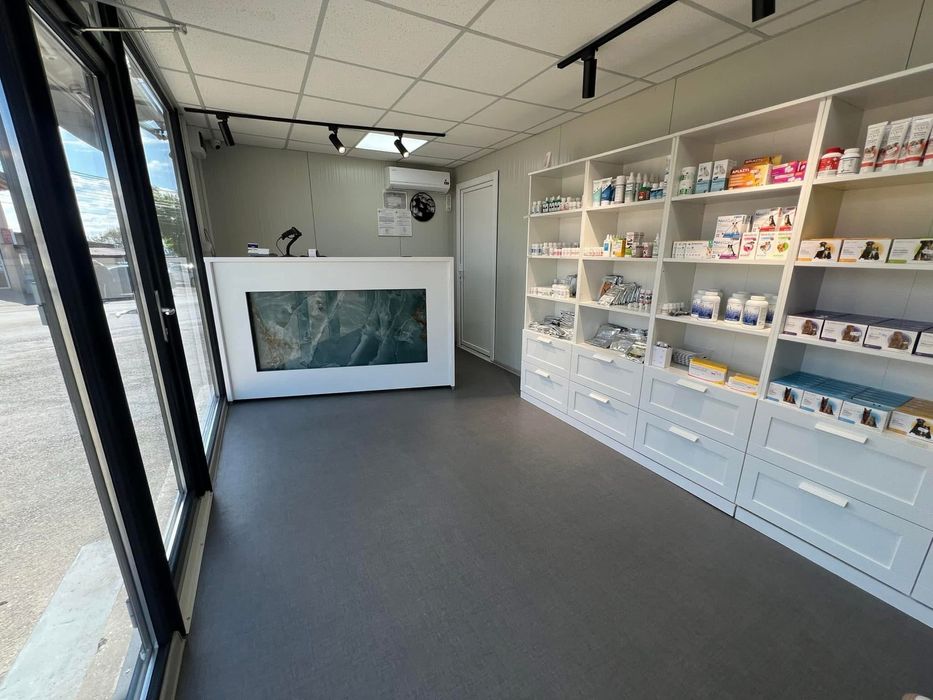 Containere spațiu comercial – fostă farmacie, complet echipate