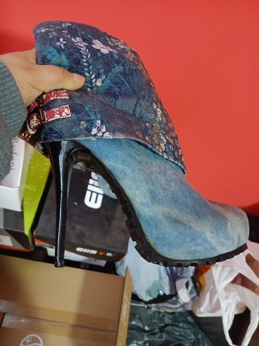 Различни дамски боти ,ботуши и обувки