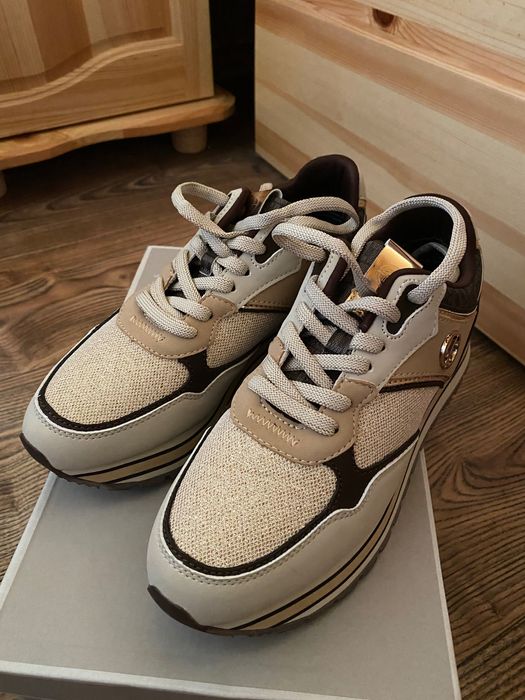 Златисти маратонки Tamaris - нови