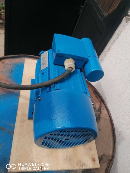 Двигатели монофазни