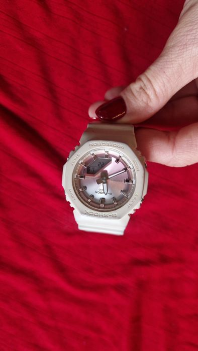 Часовник G-shock - цифров и аналогов