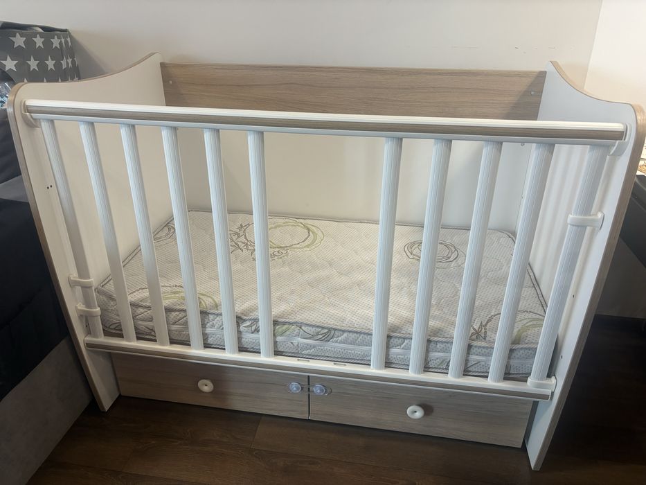 Бебешко легло, скрин и матрак!