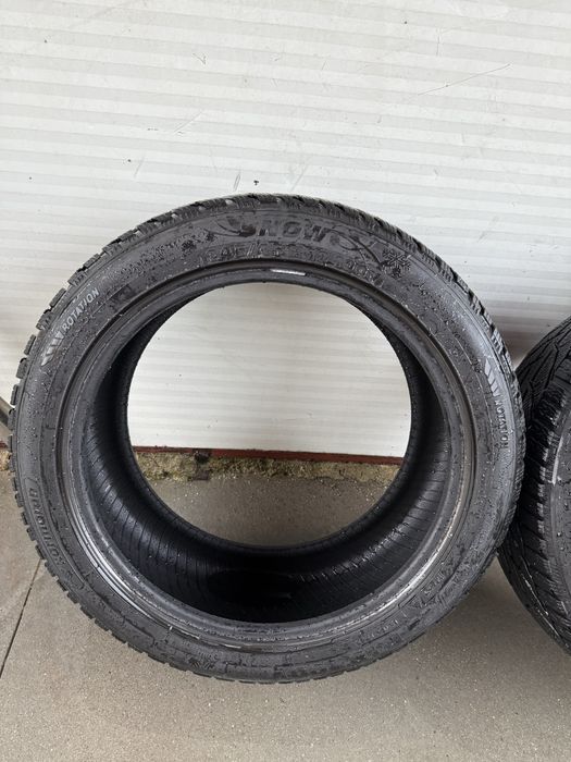 Продавам 4 броя зимни гуми 245 45 18
