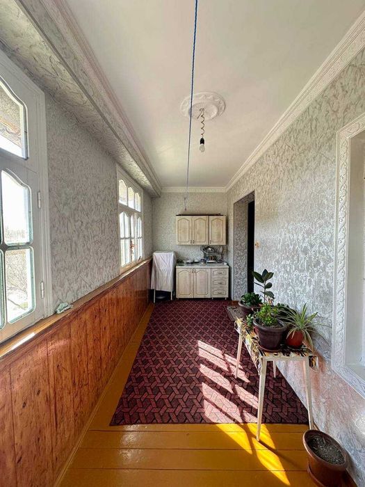 Xotin sikiladi, eri pornoni yalaydi