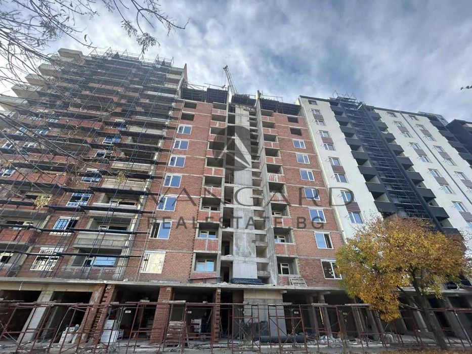 Продава се Тристаен апартамент в Пловдив, Тракия - 100 кв.м за 885 €/кв.м - Снимка #1