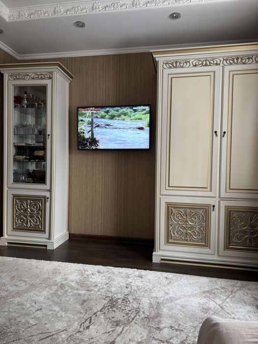 Продам , ветрину и шкаф