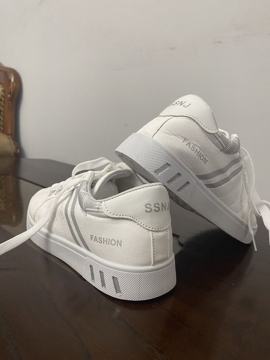 Кроссовки новые