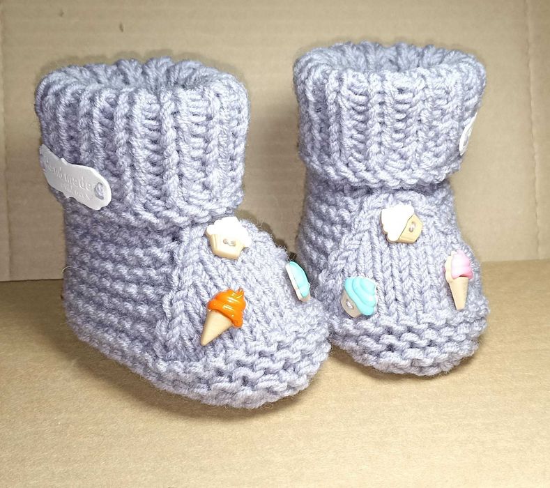 Вязаные пинетки для младенца