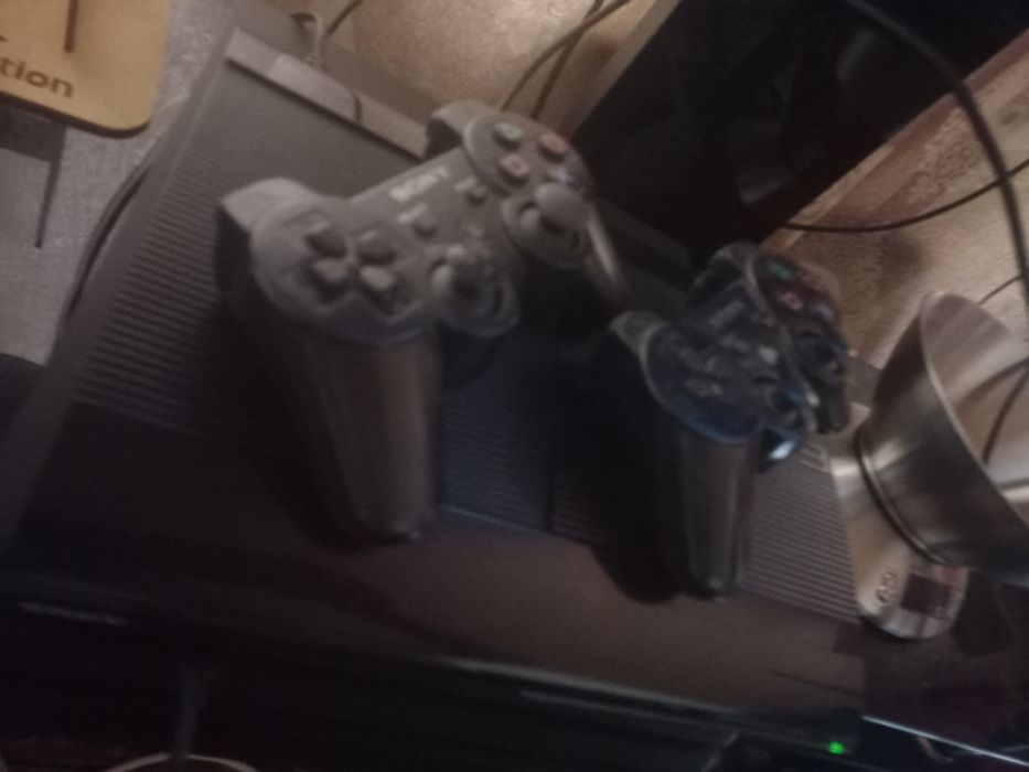 PS3 supper slim holati ideal 2 ta djoystik bor 40 o'yinlar yozilgan..