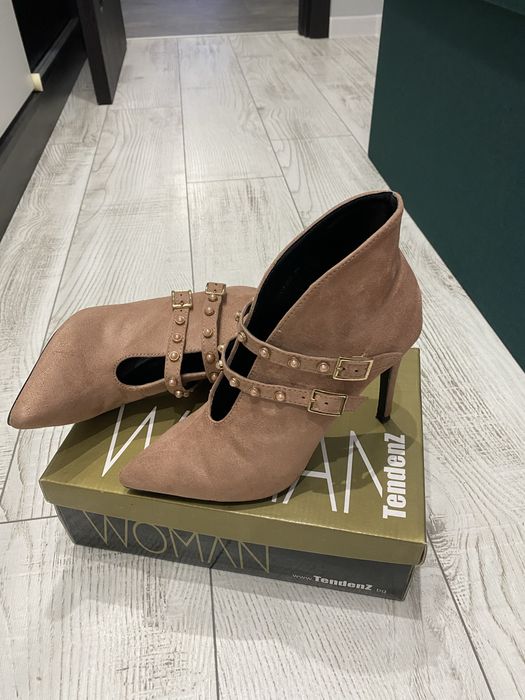 Дамски сандали и обувкш на висок ток по 10 и 15лв