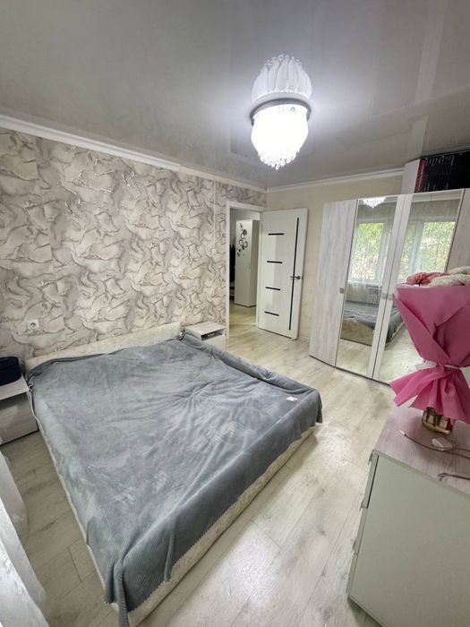 Продам 4 комнатную квартиру