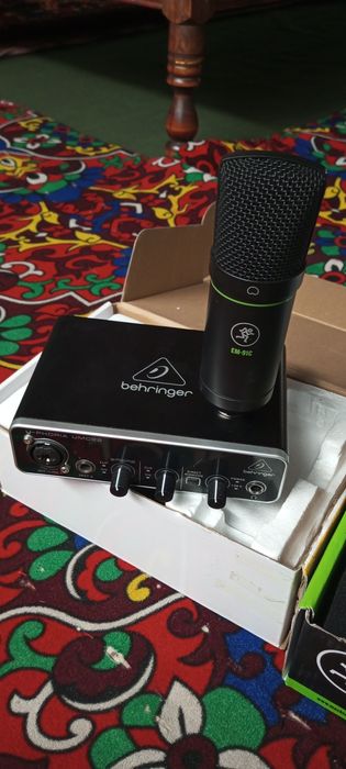 Ovoz yozish uchun Behringer u-phoria um22 va Mackie EM-91C sotiladi