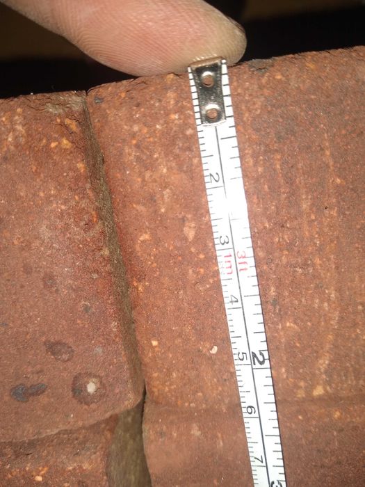 Огнеупорни тухли - червени (стават за коминно тяло) - 3лв.