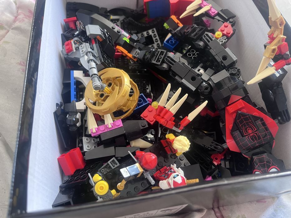 Lego има няколко фигурки