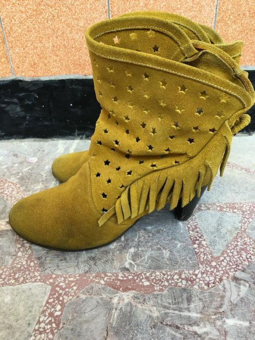 Боти от естествен велур в цвят горчица