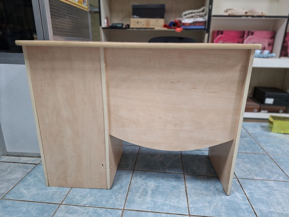 Продаётся стол не дорого