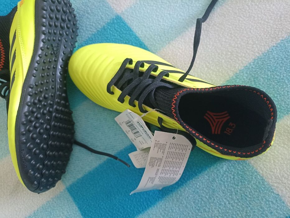 Нови спортни обувки,бутонки Адидас