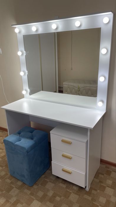 Продаю спальный гарнитур