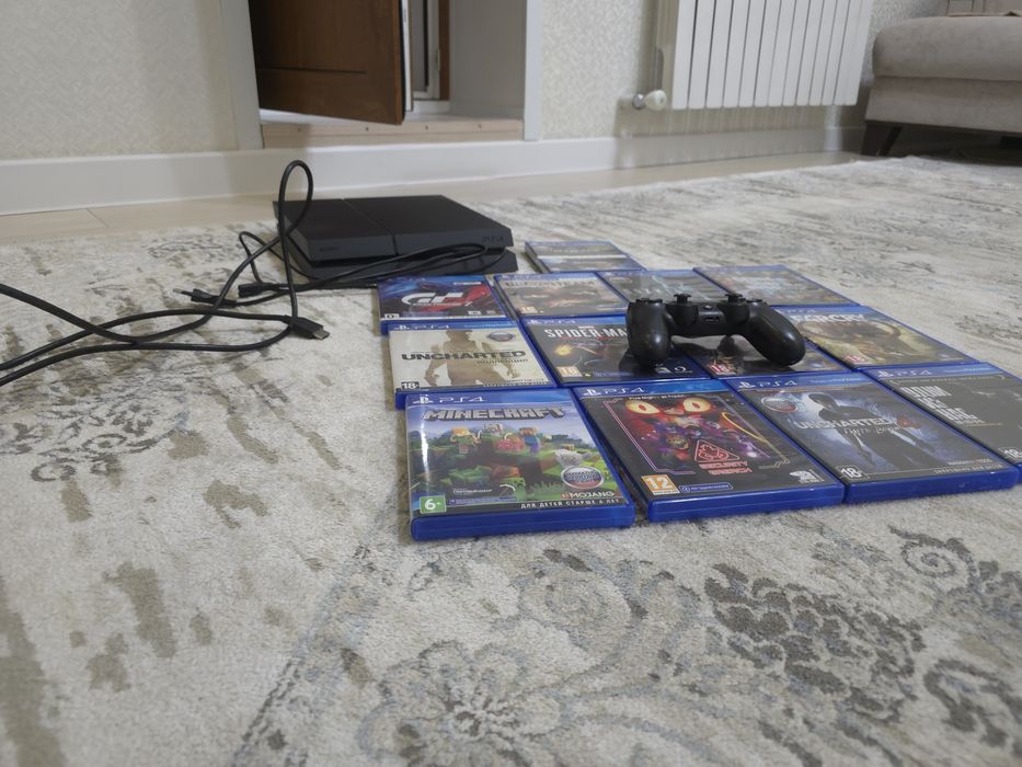 Продам PlayStation 4,