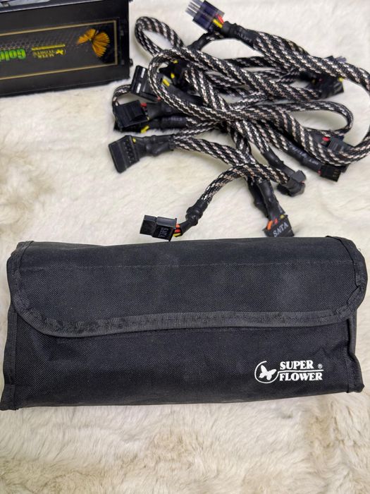 Sursa 700W Super Flower Golden Green 80+ GOLD 90+ Eficienta LED Gaming