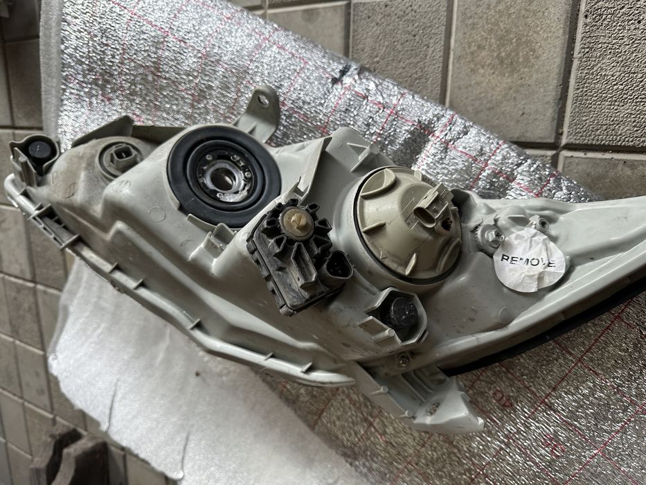 Продам правую фару камри 35