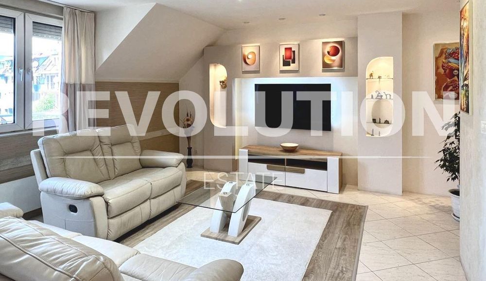 Тристаен апартамент в района на Център!