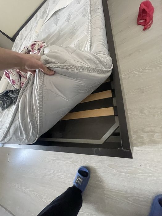 Кровать 180 см  с матрасом