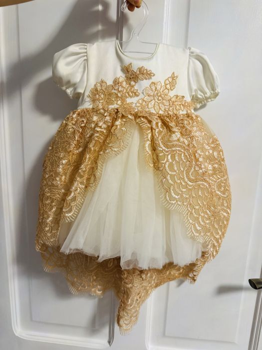 Rochie fetite cu trenă, broderie si bolero, dantelă și tulle