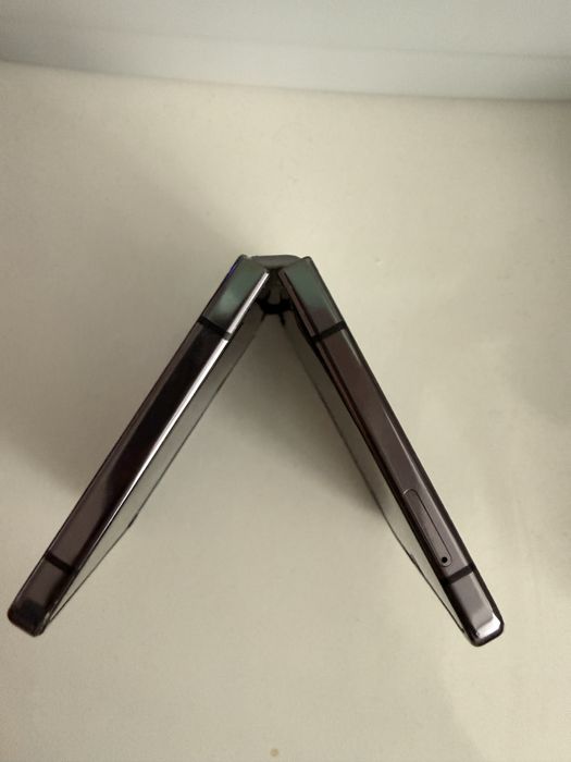 Samsung flip 5 , гаранция до април 2026