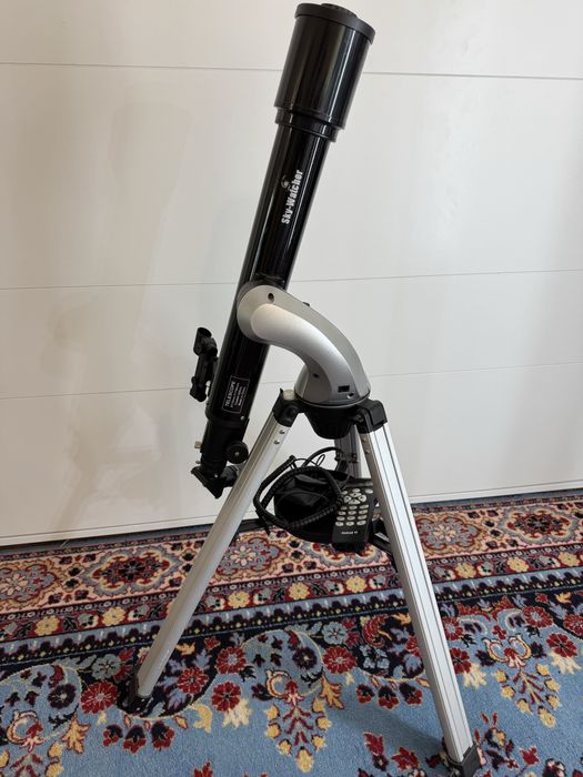 Telescop SkyWatcher 70/700 cu Montură Computerizată (GoTo) + Accesorii