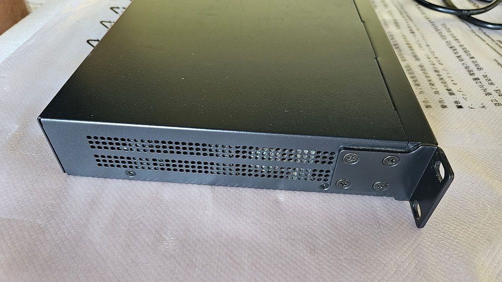 Switch Linksys LGS318P cu POE si cu 2 porturi SFP