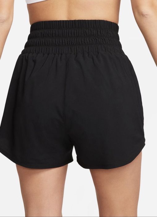 Pantaloni scurti cu talie inalta Nike