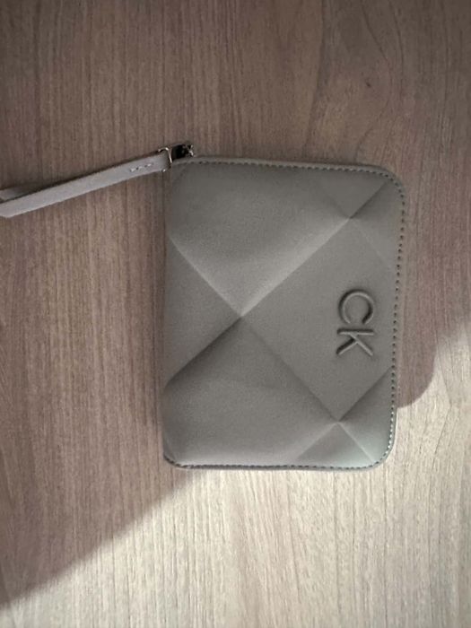 Портфейл
Calvin Klein