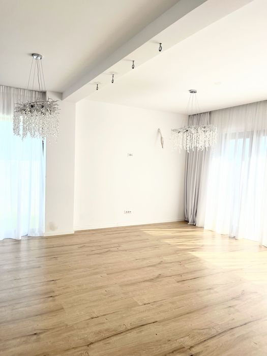 Casă cu 5 camere, curte, terasa, cu view spectaculos