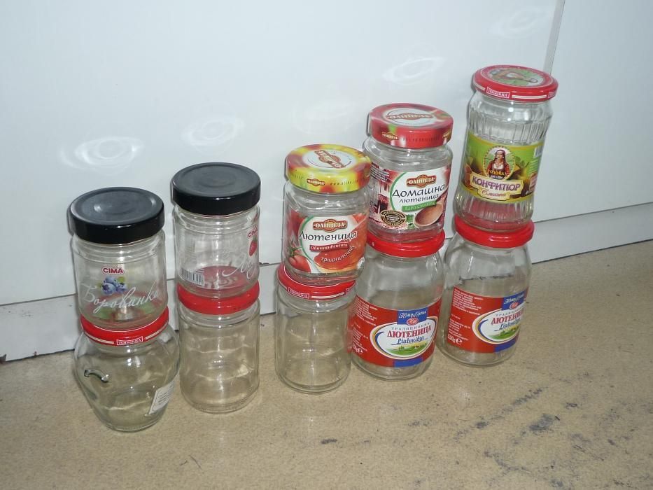 Продавам буркани -  тип омния  - 30 бр. и на винт - 40 бр.