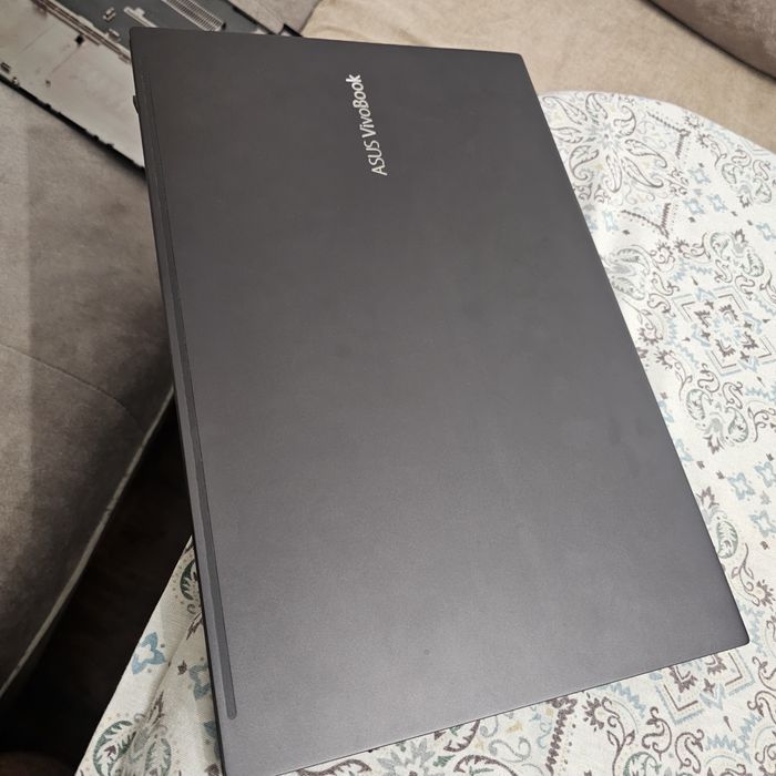 ASUS VivoBook M513U Ryzen 5, 8 GB RAM – за части/ремон