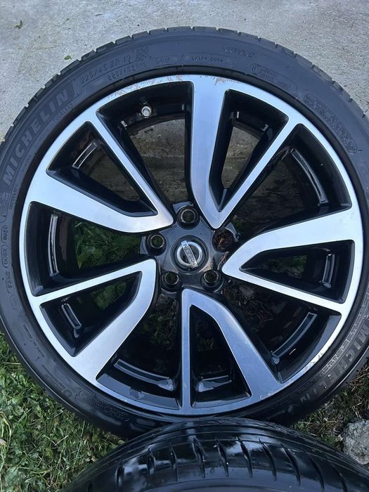 Оригинални джанти с гуми Nissan 19" 5x114,3