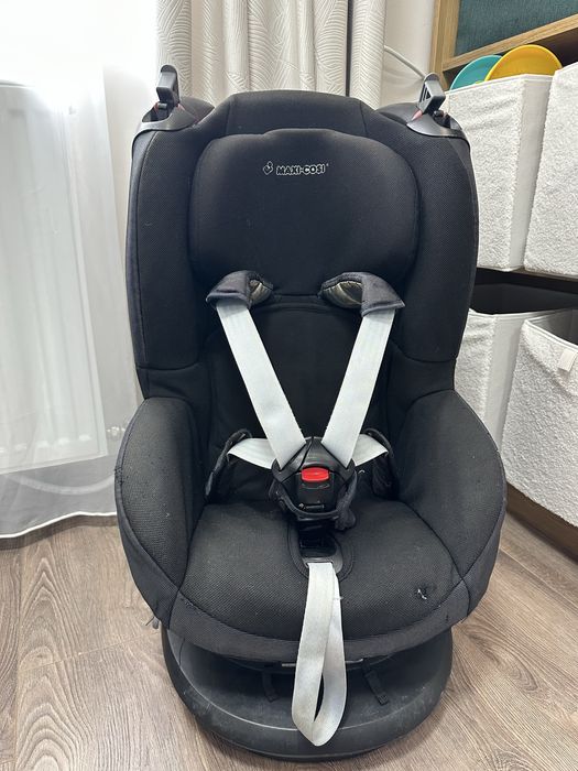 Продавам детско столче за кола Maxi-Cosi – черно