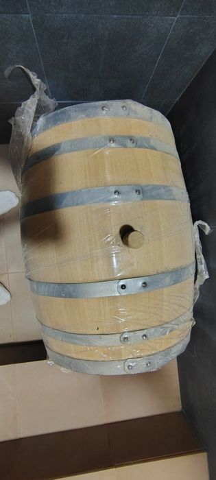 100 литра Чисто нова дъбова бъчва