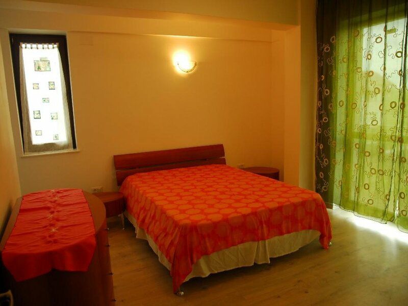 Cornetu vila tip duplex (3 camere+living+ bucatarie+ 2 bai+terasa)