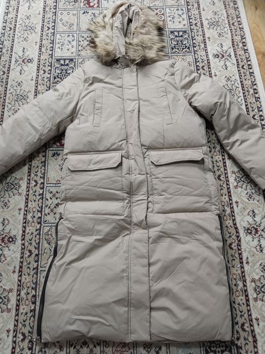 Продам зимний пуховик женский за 10000