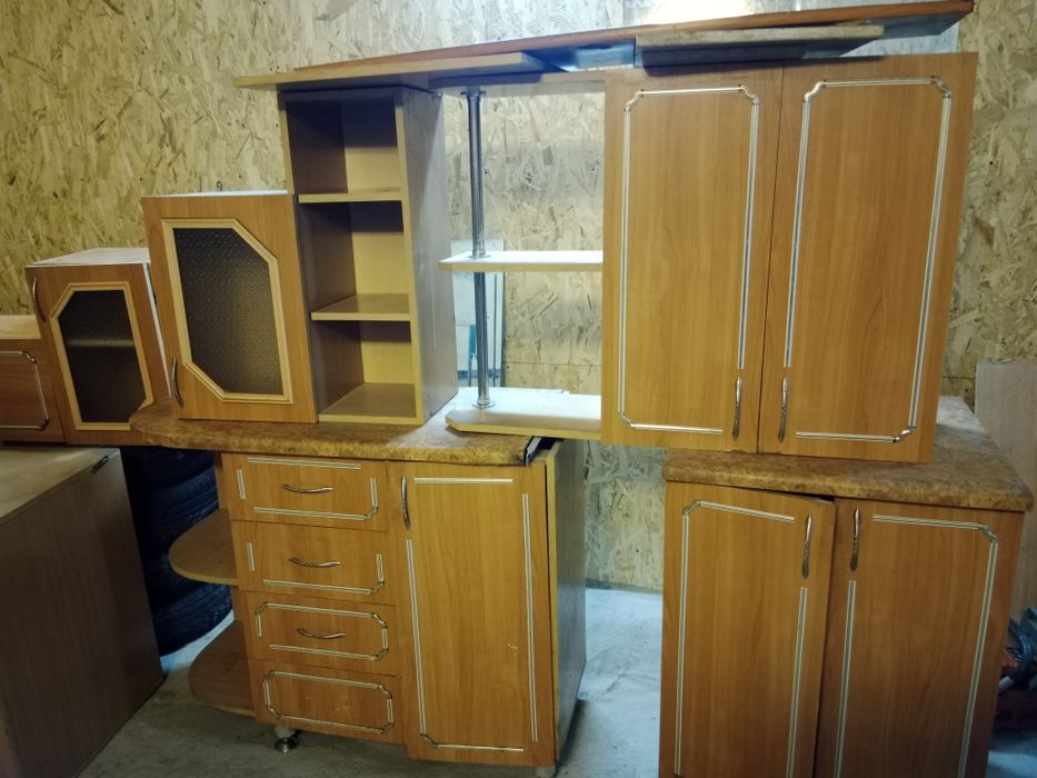 Продам гарнитур.